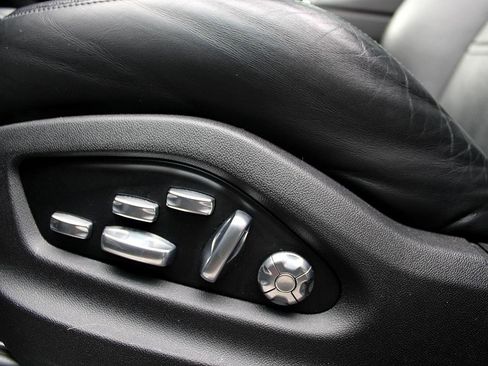 Used 2020 Porsche Cayenne Turbo S image 24