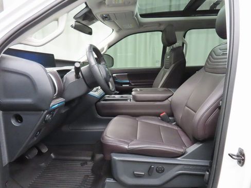 Used 2025 Ford Expedition Max Platinum w/ Platinum Ultimate Package image 9