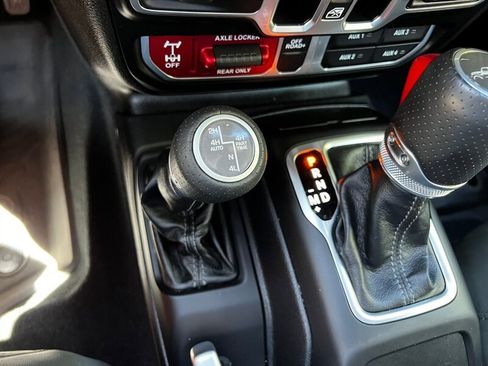 Used 2024 Jeep Gladiator Mojave AWD/4WD image 35