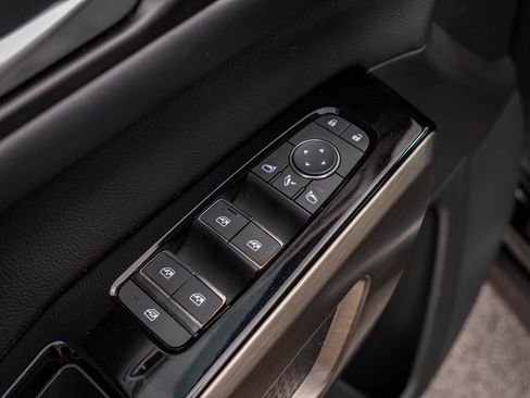 Used 2022 Nissan Pathfinder Platinum w/ Cargo Package image 11