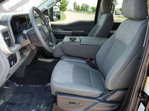Used 2023 Ford F250 XLT w/ Black Appearance Package AWD/4WD image 11