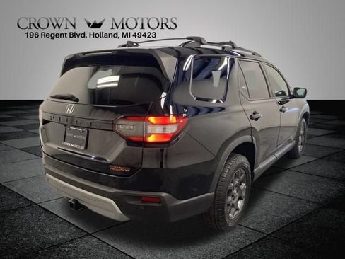 Used 2024 Honda Pilot TrailSport image 6