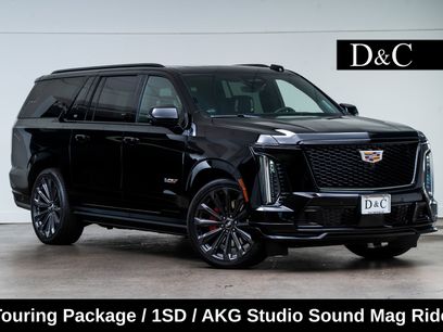 Used 2025 Cadillac Escalade ESV V