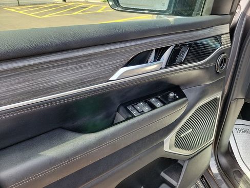 Used 2024 Jeep Wagoneer Series II image 9