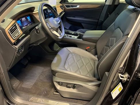 Certified 2025 Volkswagen Atlas SE FWD image 7