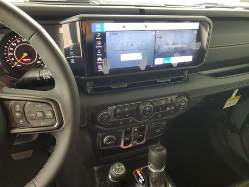 New 2025 Jeep Gladiator Sport image 16