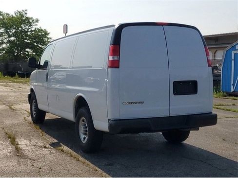 Used 2021 Chevrolet Express 2500 w/ Driver Convenience Package image 5