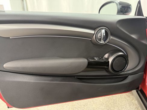 Used 2023 MINI Cooper 2-Door Hardtop image 12