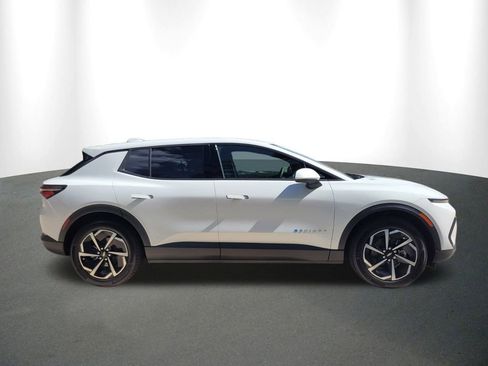 New 2026 Chevrolet Equinox EV LT image 12