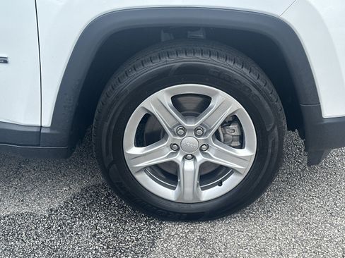 Used 2024 Jeep Compass Latitude AWD/4WD image 12