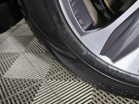 Used 2020 Toyota Highlander XLE image 23