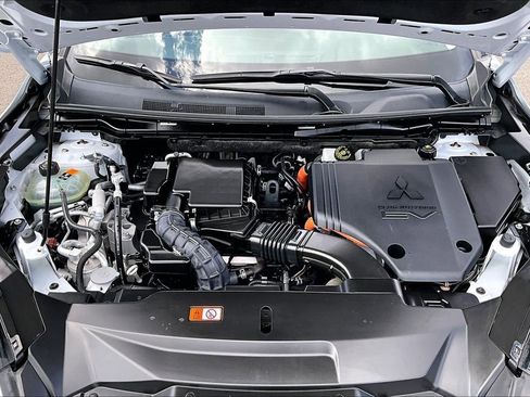 Used 2023 Mitsubishi Outlander 4WD Plug-In Hybrid image 10