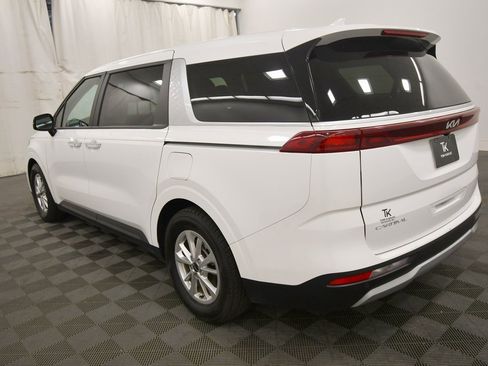 Certified 2024 Kia Carnival LX image 5