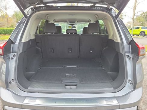 Used 2025 Nissan Rogue SL image 8