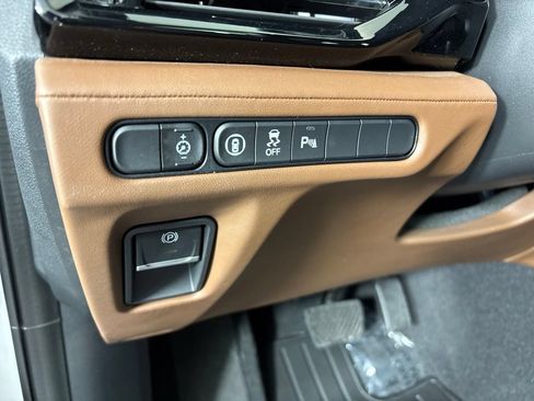 Certified 2025 Acura MDX w/ Technology Package FWD image 34