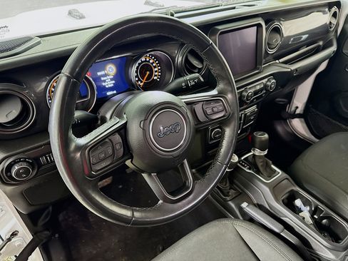 Used 2022 Jeep Gladiator Sport image 11