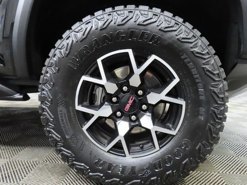 Used 2024 GMC Canyon AT4X image 8