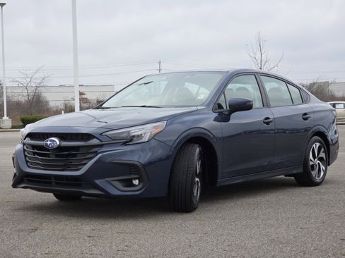 Used 2025 Subaru Legacy Premium image 11