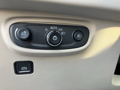 Used 2019 GMC Terrain Denali w/ Advanced Safety Package image 14