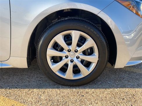 Used 2025 Toyota Corolla LE image 9