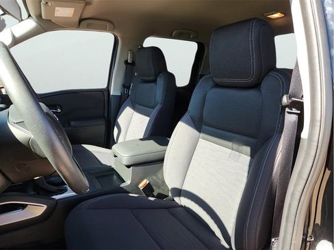 Used 2024 Nissan Frontier SV image 17