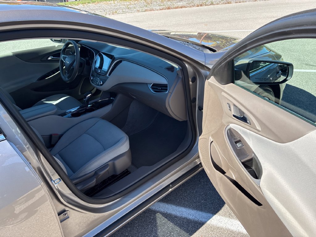 Used 2025 Chevrolet Malibu LT FWD image 26
