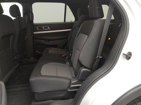 Used 2017 Ford Explorer XLT image 18