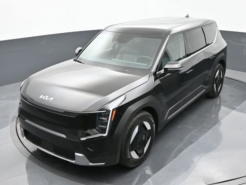 Used 2024 Kia EV9 Light RWD image 29