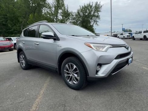 Used 2018 Toyota RAV4 XLE w/ Convenience Package AWD/4WD image 2