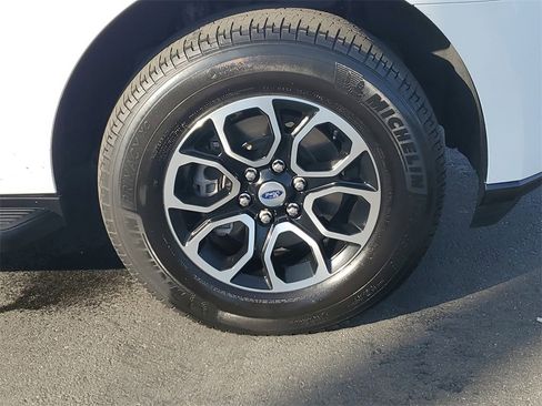 Used 2024 Ford Expedition Max XLT image 5