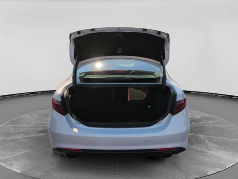 Used 2020 Alfa Romeo Giulia AWD w/ Nero Edizione image 33