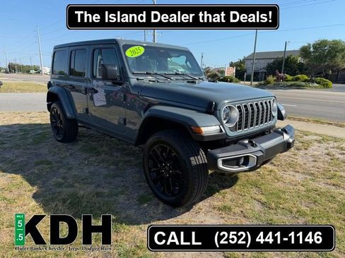 Used 2025 Jeep Wrangler Unlimited Sahara w/ Safety Group AWD/4WD image 1