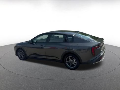 Used 2025 Kia K4 LXS image 10