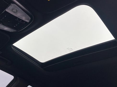 Used 2018 Jeep Grand Cherokee Limited image 24