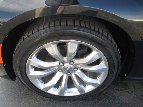 Used 2018 Chrysler 300 Limited w/ Safetytec Plus Group image 11