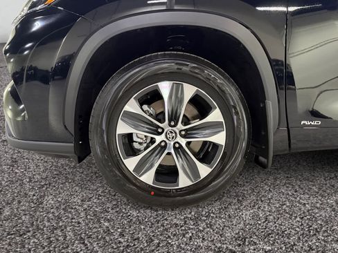 New 2026 Toyota Highlander XLE image 14