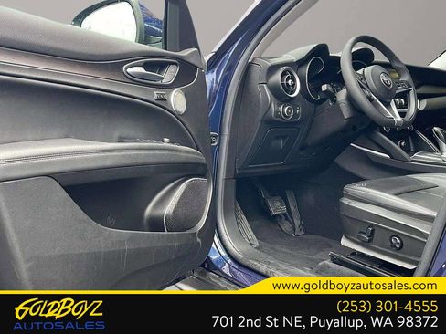 Used 2018 Alfa Romeo Stelvio AWD image 11