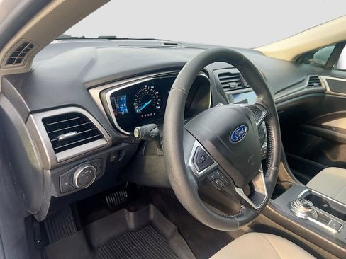 Used 2020 Ford Fusion SE w/ Equipment Group 151A image 9