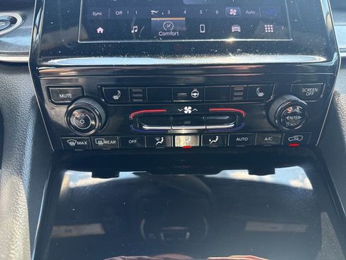 Used 2023 Jeep Grand Cherokee L Laredo AWD/4WD image 38