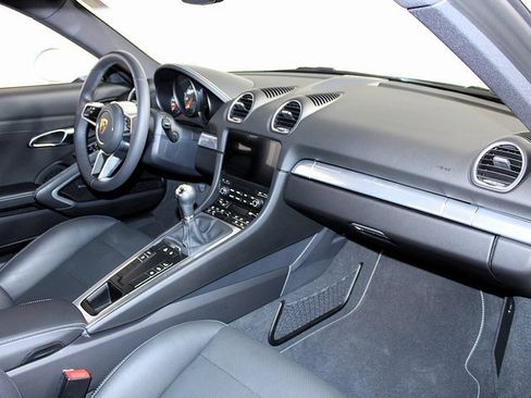 Used 2024 Porsche 718 Cayman image 24