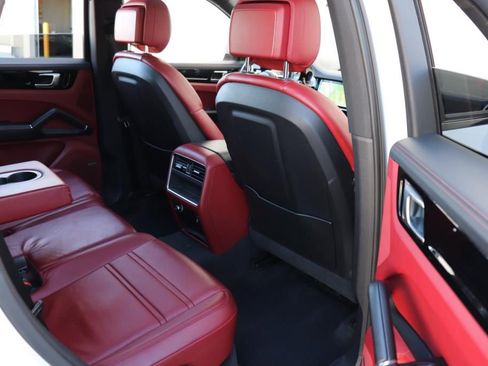 Used 2020 Porsche Cayenne image 28