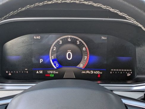 Used 2025 Volkswagen Taos SE image 18