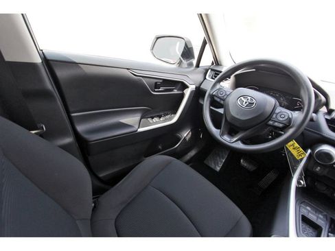 Used 2024 Toyota RAV4 LE FWD image 8