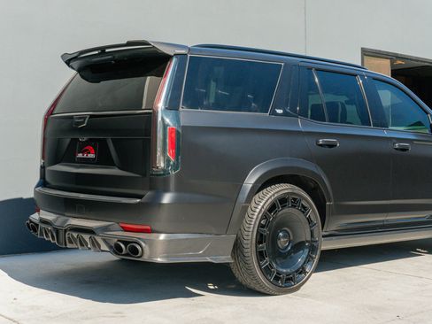 Used 2024 Cadillac Escalade Sport Platinum w/ LPO, ONYX Package AWD/4WD image 38