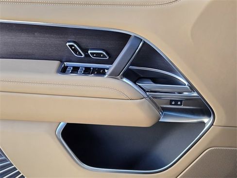 New 2026 Land Rover Range Rover SE image 15