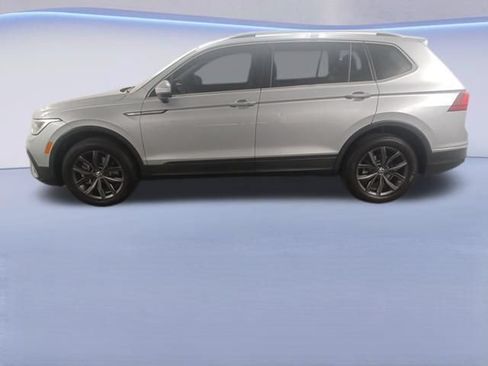 Used 2023 Volkswagen Tiguan SE FWD image 4