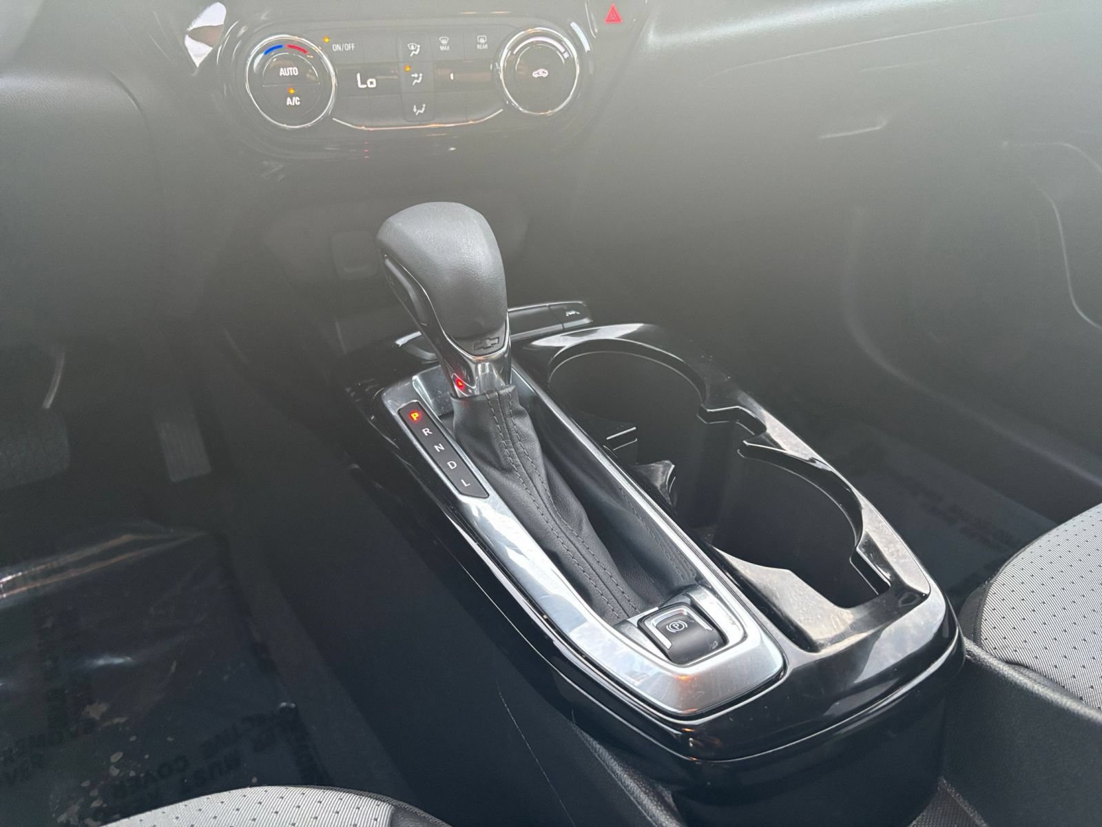 Used 2025 Chevrolet Trax LT FWD image 37