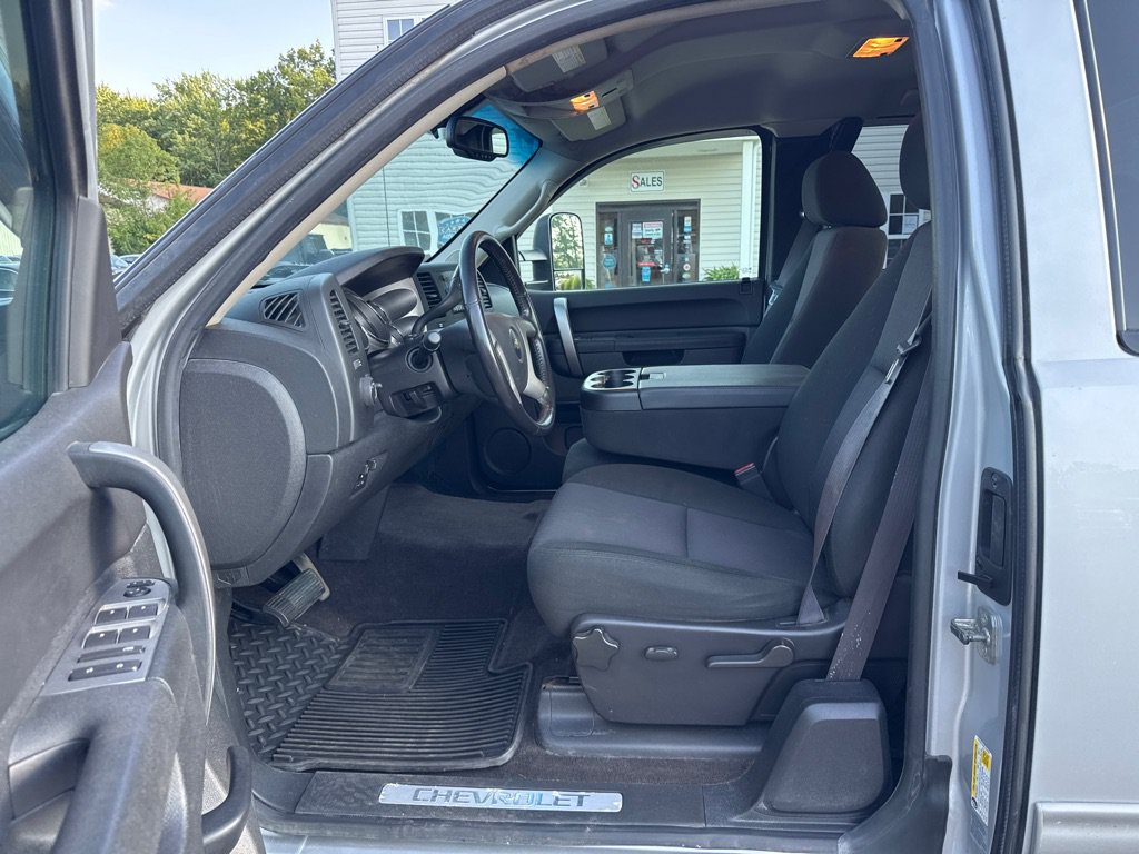 Used 2012 Chevrolet Silverado 2500 LT AWD/4WD image 11