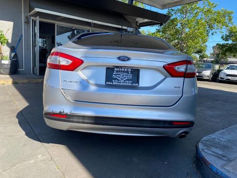 Used 2015 Ford Fusion SE FWD image 12