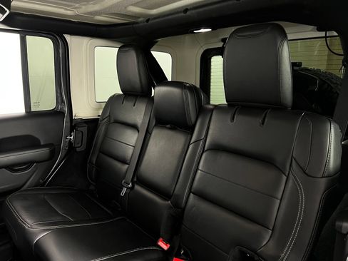 Used 2019 Jeep Wrangler Unlimited Sahara w/ Uconnect 4C Nav & Sound Group AWD/4WD image 23